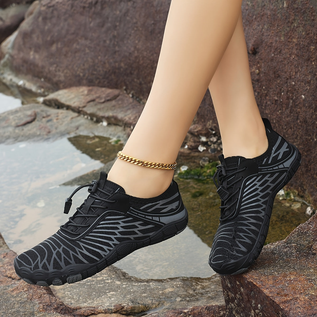 Quick Dry Wading Shoes Anti Slip Outdoor Amphibious Beach Hiking Snorkeling Swimming Shoes for Men and Women with Rubber Sole Traction Breathable Fabric Upper and Striped Design