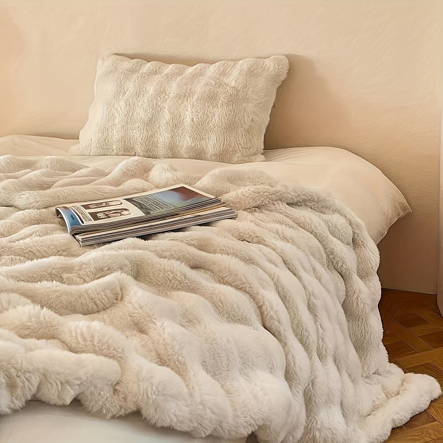 1pc Cozy Faux Rabbit Fleece Blanket - Soft And Warm Throw