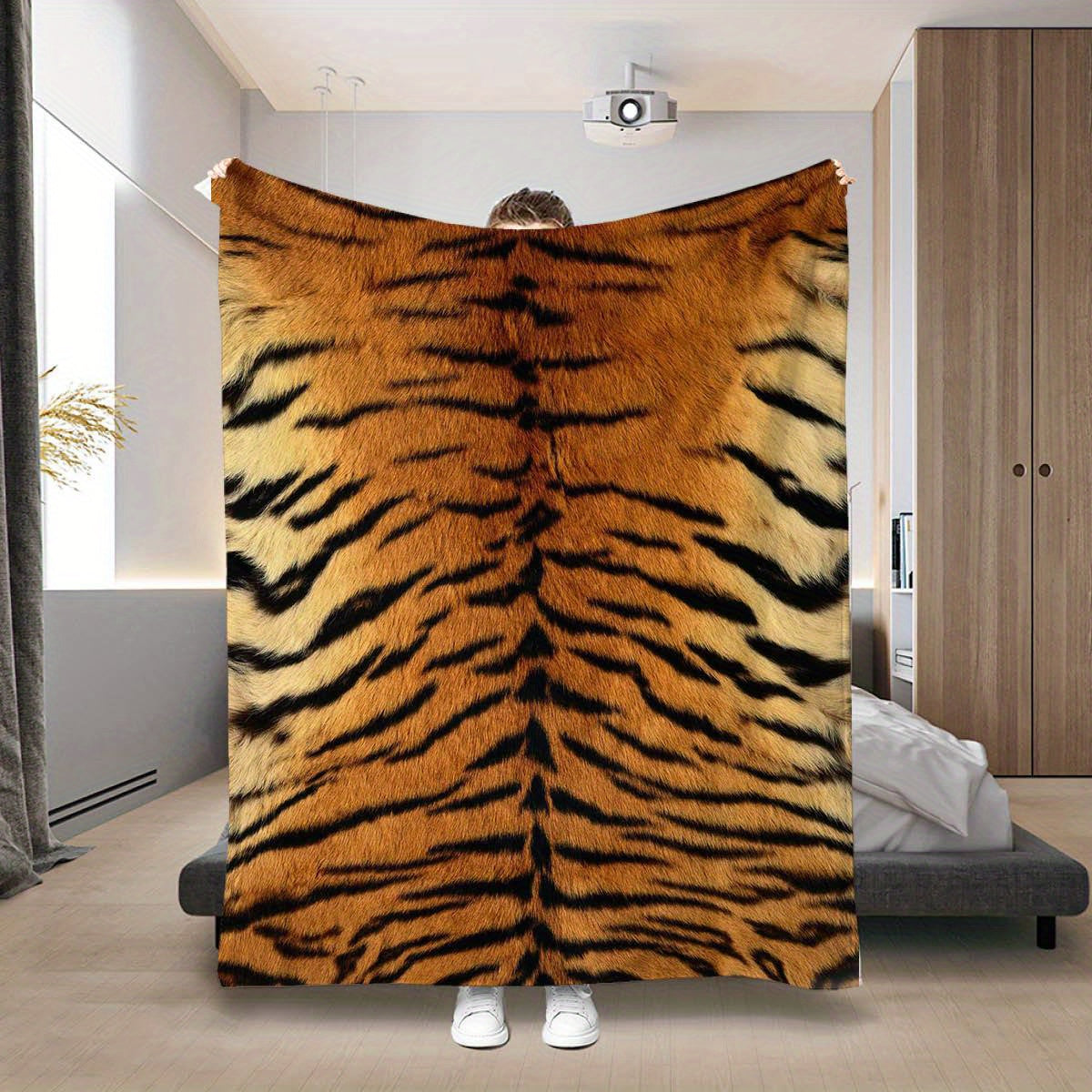 1pc Cozy Tiger Fur Print Blanket - Soft All Season Throw
