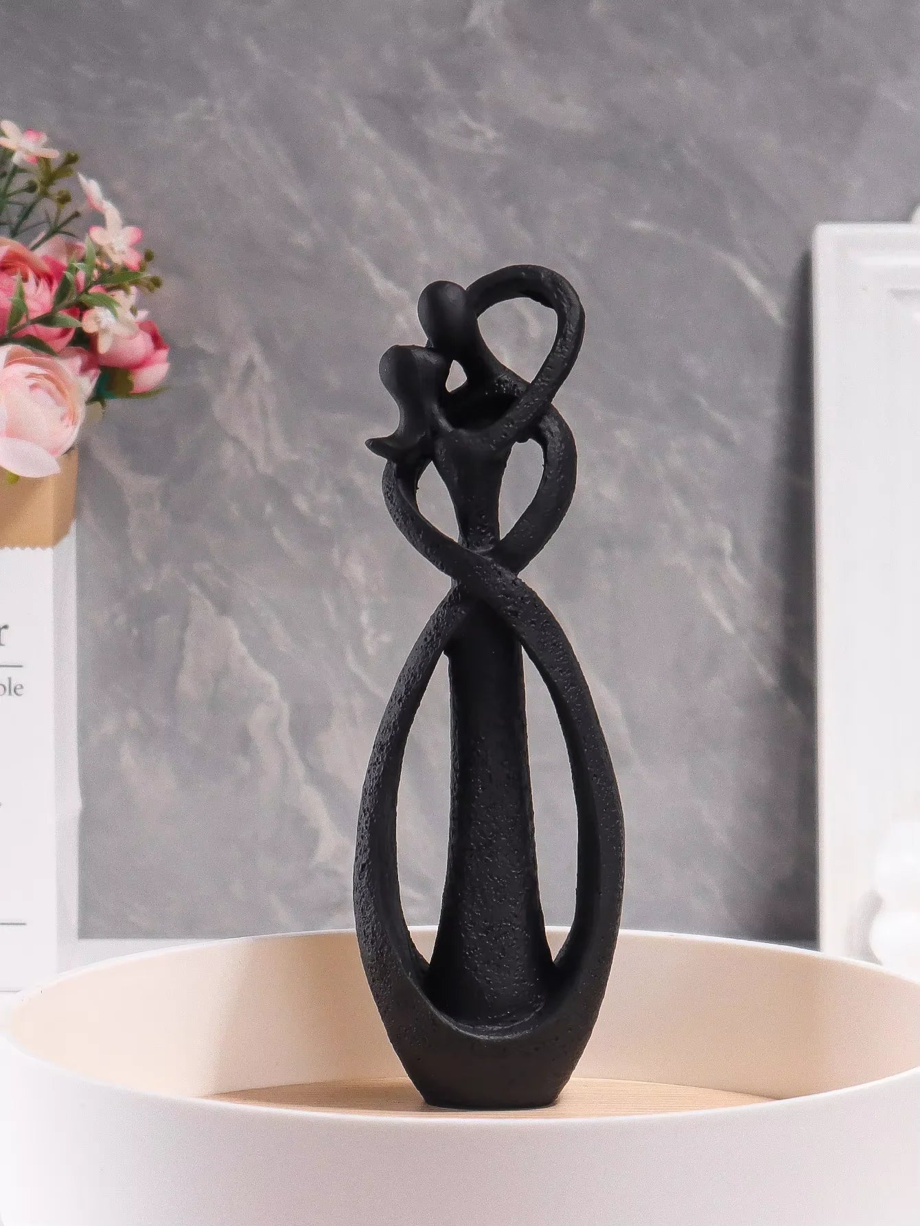Nordic Style Creative Home Decor Embracing Couple Sculpture